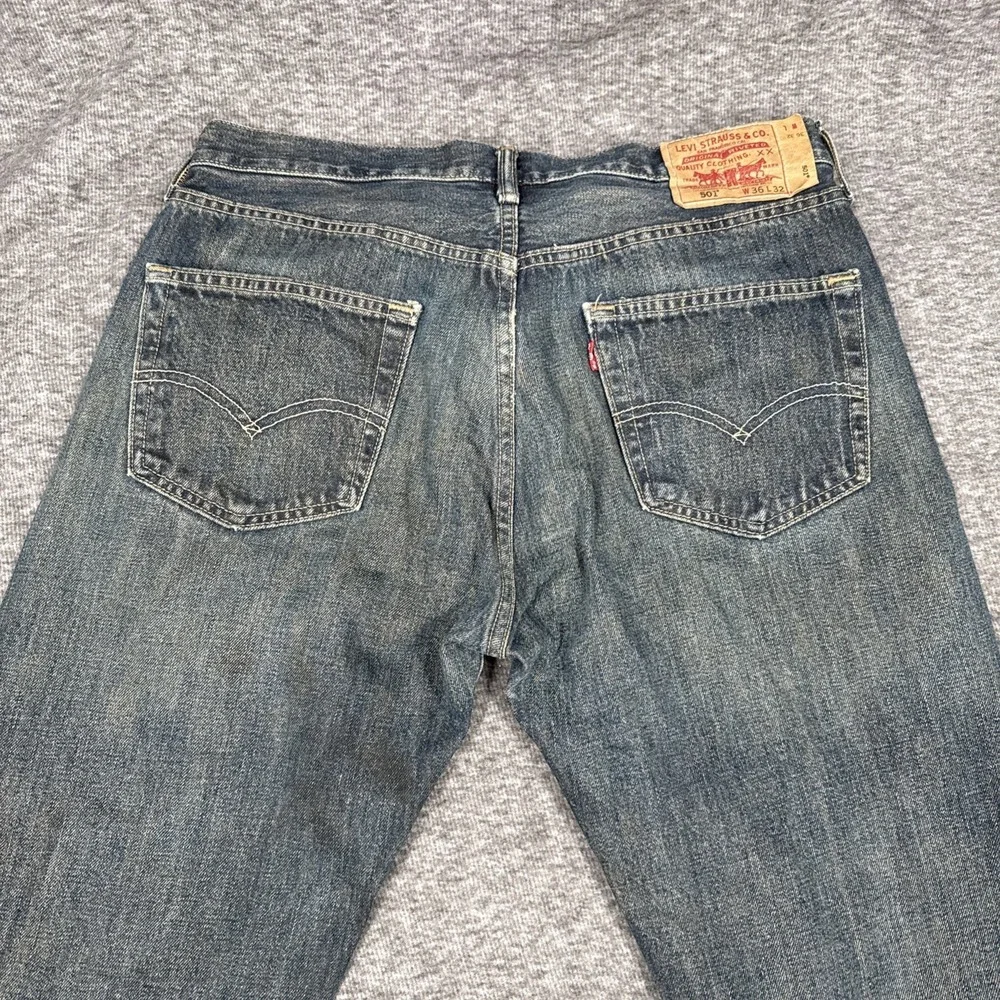 Levi's 501 Jeans‎ Mens 36x32 Blue Denim Button Fly Straight Leg Faded Distressed